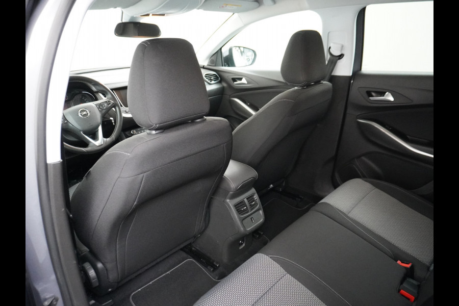 Opel Grandland X T131PK AUT-8 Navi Pdc Trekhaak Apple Carplay Android Auto Airco 120 Jaar Edition Regen-Lichtsensor DAB Lmv 17" Led Privacy Glas Origineel Nederlandse Auto Euro 6