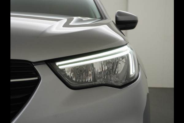 Opel Grandland X T131PK AUT-8 Navi Pdc Trekhaak Apple Carplay Android Auto Airco 120 Jaar Edition Regen-Lichtsensor DAB Lmv 17" Led Privacy Glas Origineel Nederlandse Auto Euro 6