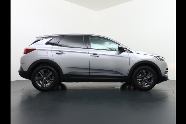 Opel Grandland X T131PK AUT-8 Navi Pdc Trekhaak Apple Carplay Android Auto Airco 120 Jaar Edition Regen-Lichtsensor DAB Lmv 17" Led Privacy Glas Origineel Nederlandse Auto Euro 6