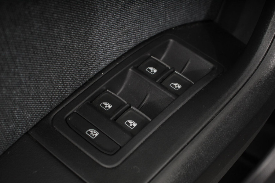Seat Ateca 1.5 TSI DSG Style Nieuw type Demo! | Climate Control Parkeer sensoren Cruise control DAB Led Lichtmetalen Velgen
