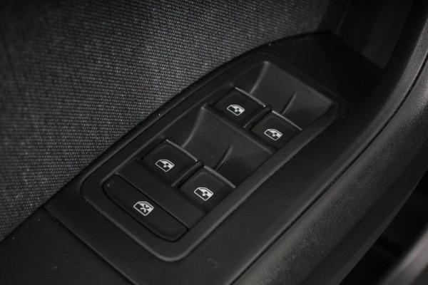 Seat Ateca 1.5 TSI DSG Style Nieuw type Demo! | Climate Control Parkeer sensoren Cruise control DAB Led Lichtmetalen Velgen
