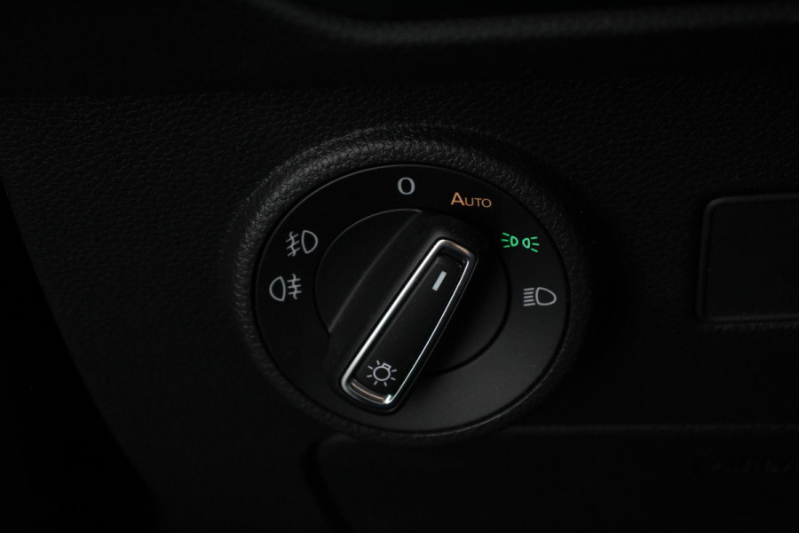 Seat Ateca 1.5 TSI DSG Style Nieuw type Demo! | Climate Control Parkeer sensoren Cruise control DAB Led Lichtmetalen Velgen