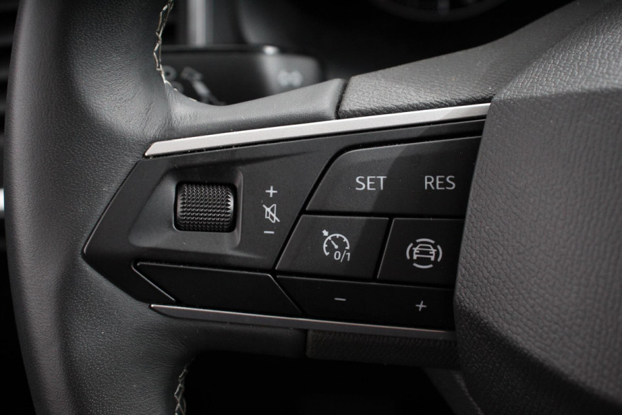 Seat Ateca 1.5 TSI DSG Style Nieuw type Demo! | Climate Control Parkeer sensoren Cruise control DAB Led Lichtmetalen Velgen