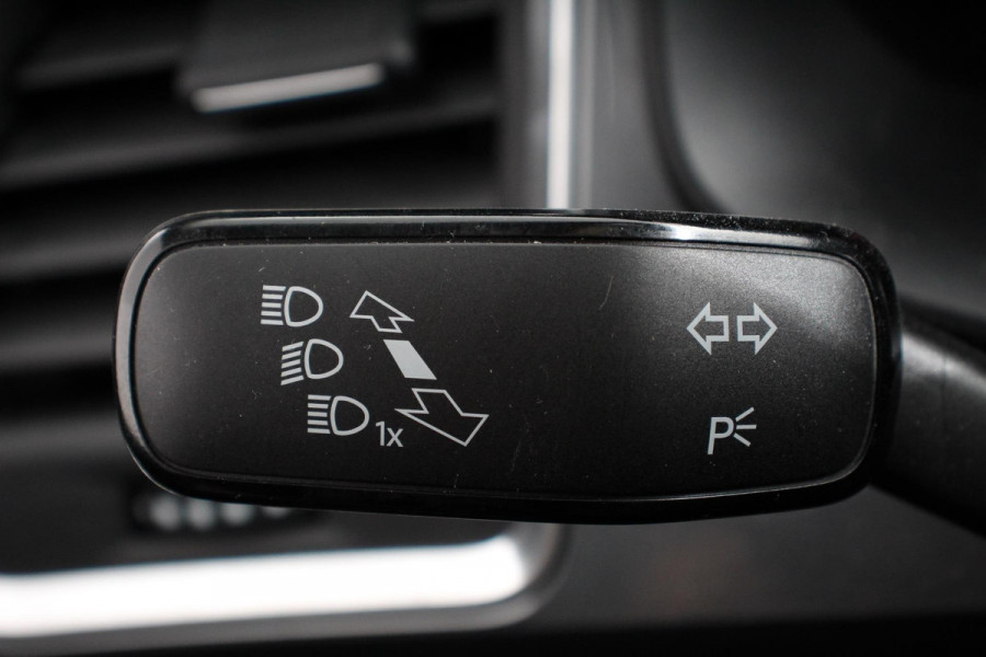 Seat Ateca 1.5 TSI DSG Style Nieuw type Demo! | Climate Control Parkeer sensoren Cruise control DAB Led Lichtmetalen Velgen