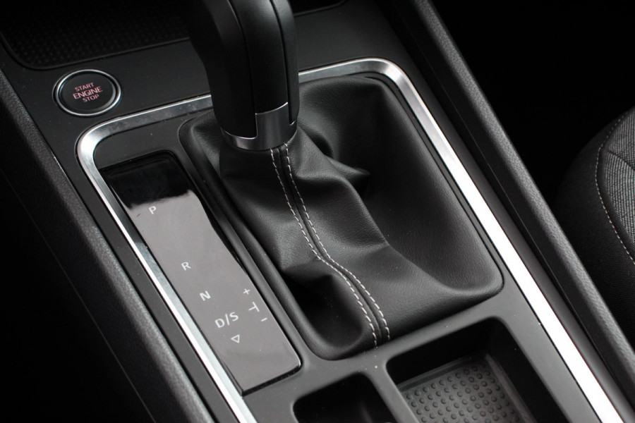Seat Ateca 1.5 TSI DSG Style Nieuw type Demo! | Climate Control Parkeer sensoren Cruise control DAB Led Lichtmetalen Velgen