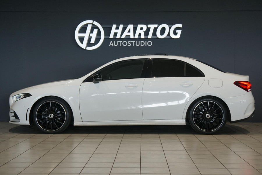 Mercedes-Benz A-Klasse 180 AMG Line + SCHUIFDAK / CAMERA / NIGHTPAKKET / WIDESCREEN / CARPLAY