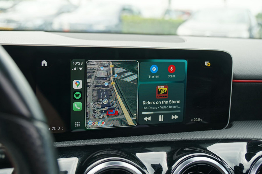 Mercedes-Benz A-Klasse 180 AMG Line + SCHUIFDAK / CAMERA / NIGHTPAKKET / WIDESCREEN / CARPLAY
