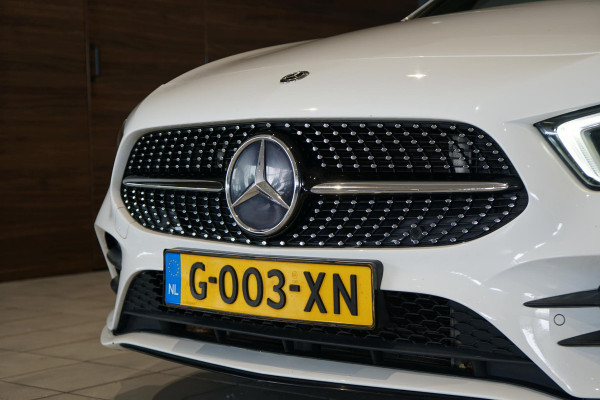 Mercedes-Benz A-Klasse 180 AMG Line + SCHUIFDAK / CAMERA / NIGHTPAKKET / WIDESCREEN / CARPLAY