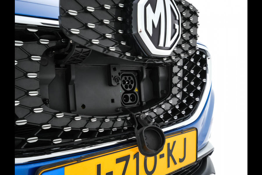 MG ZS EV Luxury 45 kWh {SOH-96 %} (INCL-BTW) Aut. *PANO | LUXURY-LEATHER | CCS-FASTLOADER | KEYLESS | NAVI-FULLMAP | ADAPTIVE-CRUISE | CAMERA | HEATED-SPORTSEATS | CARPLAY | BLINDSPOT | DAB | LANE-ASSIST | PRIVACY-GLASS | 17"