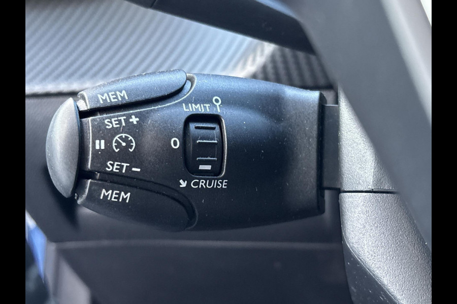 Peugeot 2008 1.2 PureTech Blue Lease Allure