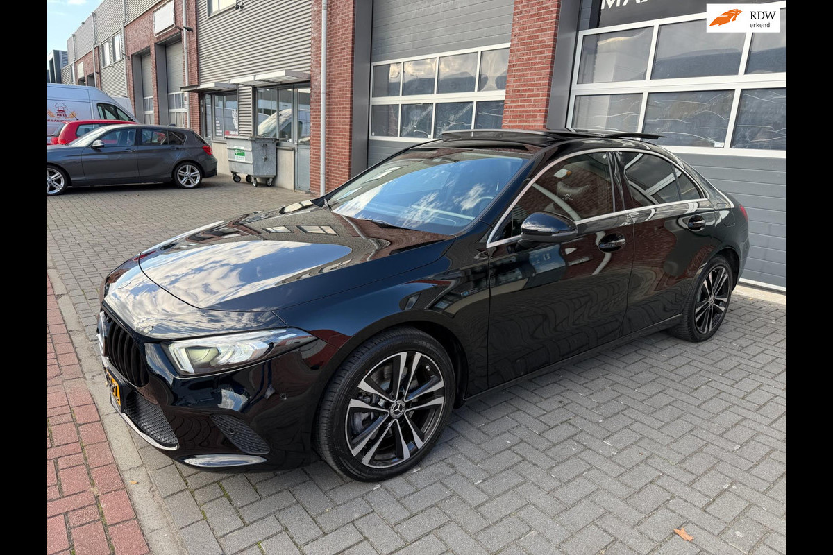 Mercedes-Benz A250e Limo Widescreen LED Pano Sfeer Carplay Mercedes-Benz A250e Limo Widescreen LED Pano Sfeer Carplay