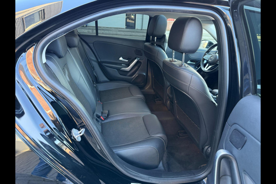 Mercedes-Benz A250e Limo Widescreen LED Pano Sfeer Carplay