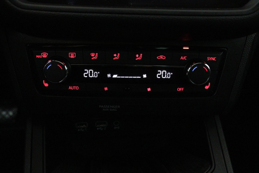 Seat Ibiza 1.0 TSI FR Business Intense Automaat (PANORAMADAK, DIGITALE COCKPIT, CARPLAY, XENON, CAMERA, PDC, GOED ONDERHOUDEN)