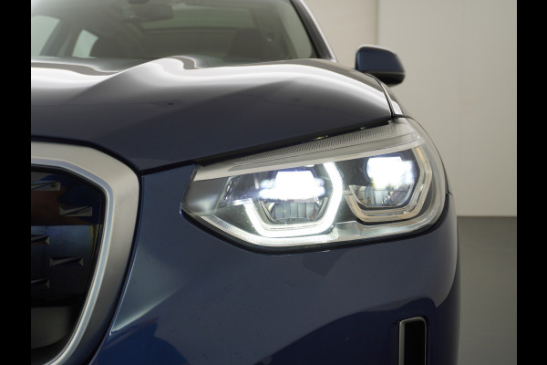 BMW iX3 High Executive 80kWh Leer+Elektr.-verst. Adap.Cruise Apple Carplay Android Auto Navi Ecc 360°Camera Panoramaschuifdak Harman&Kar Stoelverwarming Parkeer+Achteruitrij assistent Led Origineel Nederlandse Auto Zeer compleet! €73.000 nieuw!