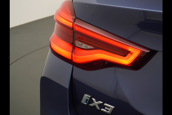 BMW iX3 High Executive 80kWh Leer+Elektr.-verst. Adap.Cruise Apple Carplay Android Auto Navi Ecc 360°Camera Panoramaschuifdak Harman&Kar Stoelverwarming Parkeer+Achteruitrij assistent Led Origineel Nederlandse Auto Zeer compleet! €73.000 nieuw!