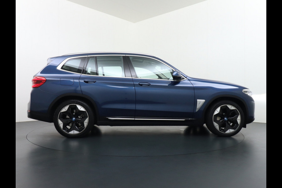 BMW iX3 High Executive 80kWh Leer+Elektr.-verst. Adap.Cruise Apple Carplay Android Auto Navi Ecc 360°Camera Panoramaschuifdak Harman&Kar Stoelverwarming Parkeer+Achteruitrij assistent Led Origineel Nederlandse Auto Zeer compleet! €73.000 nieuw!