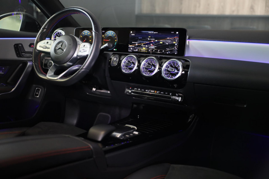 Mercedes-Benz A-Klasse 250 e AMG 45 Look / Acc / Memory / Lane Assist / Digital Cockpit / Sfeerverlichting / Camera / Pano / 18 In Mercedes-Benz A-Klasse 250 e AMG 45 Look / Acc / Memory / Lane Assist / Digital Cockpit / Sfeerverlichting / Camera / Pano / 18 In
