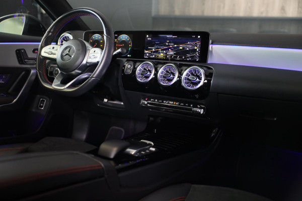 Mercedes-Benz A-Klasse 250 e AMG 45 Look / Acc / Memory / Lane Assist / Digital Cockpit / Sfeerverlichting / Camera / Pano / 18 In Mercedes-Benz A-Klasse 250 e AMG 45 Look / Acc / Memory / Lane Assist / Digital Cockpit / Sfeerverlichting / Camera / Pano / 18 In