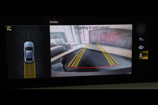 Mercedes-Benz A-Klasse 250 e AMG 45 Look / Acc / Memory / Lane Assist / Digital Cockpit / Sfeerverlichting / Camera / Pano / 18 In Mercedes-Benz A-Klasse 250 e AMG 45 Look / Acc / Memory / Lane Assist / Digital Cockpit / Sfeerverlichting / Camera / Pano / 18 In
