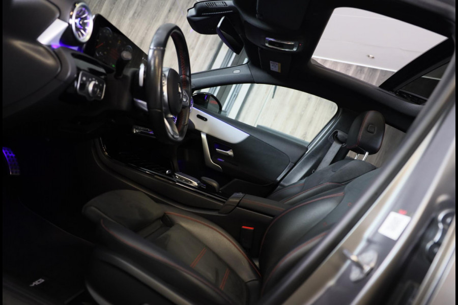Mercedes-Benz A-Klasse 250 e AMG 45 Look / Acc / Memory / Lane Assist / Digital Cockpit / Sfeerverlichting / Camera / Pano / 18 In Mercedes-Benz A-Klasse 250 e AMG 45 Look / Acc / Memory / Lane Assist / Digital Cockpit / Sfeerverlichting / Camera / Pano / 18 In