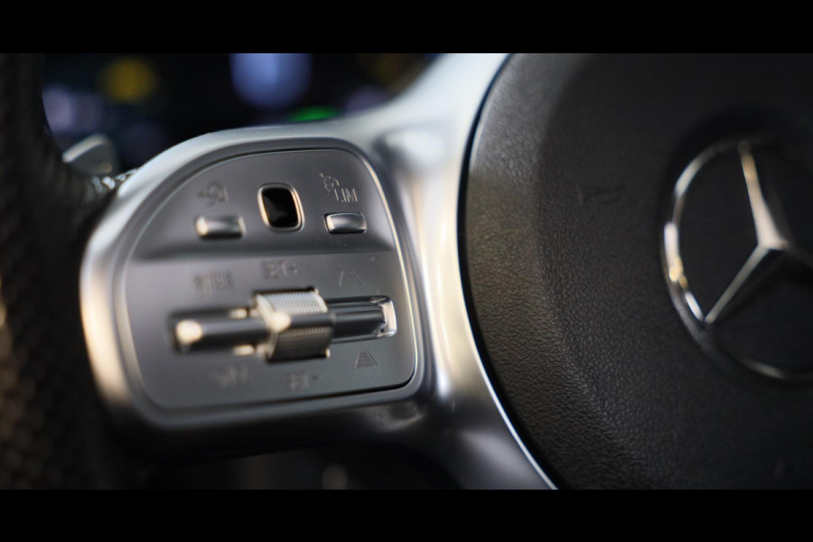 Mercedes-Benz A-Klasse 250 e AMG 45 Look / Acc / Memory / Lane Assist / Digital Cockpit / Sfeerverlichting / Camera / Pano / 18 In Mercedes-Benz A-Klasse 250 e AMG 45 Look / Acc / Memory / Lane Assist / Digital Cockpit / Sfeerverlichting / Camera / Pano / 18 In