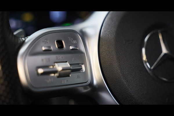 Mercedes-Benz A-Klasse 250 e AMG 45 Look / Acc / Memory / Lane Assist / Digital Cockpit / Sfeerverlichting / Camera / Pano / 18 In Mercedes-Benz A-Klasse 250 e AMG 45 Look / Acc / Memory / Lane Assist / Digital Cockpit / Sfeerverlichting / Camera / Pano / 18 In