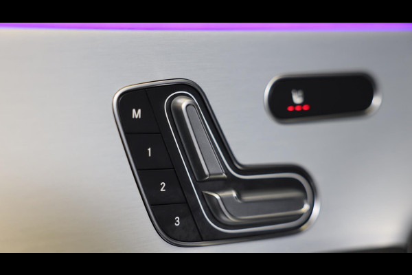 Mercedes-Benz A-Klasse 250 e AMG 45 Look / Acc / Memory / Lane Assist / Digital Cockpit / Sfeerverlichting / Camera / Pano / 18 In Mercedes-Benz A-Klasse 250 e AMG 45 Look / Acc / Memory / Lane Assist / Digital Cockpit / Sfeerverlichting / Camera / Pano / 18 In