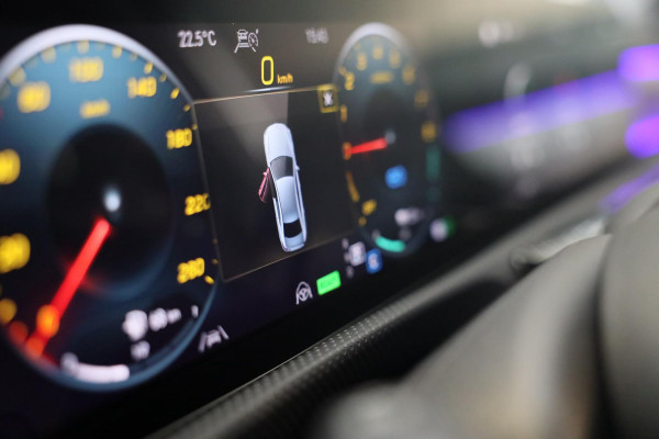 Mercedes-Benz A-Klasse 250 e AMG 45 Look / Acc / Memory / Lane Assist / Digital Cockpit / Sfeerverlichting / Camera / Pano / 18 In Mercedes-Benz A-Klasse 250 e AMG 45 Look / Acc / Memory / Lane Assist / Digital Cockpit / Sfeerverlichting / Camera / Pano / 18 In