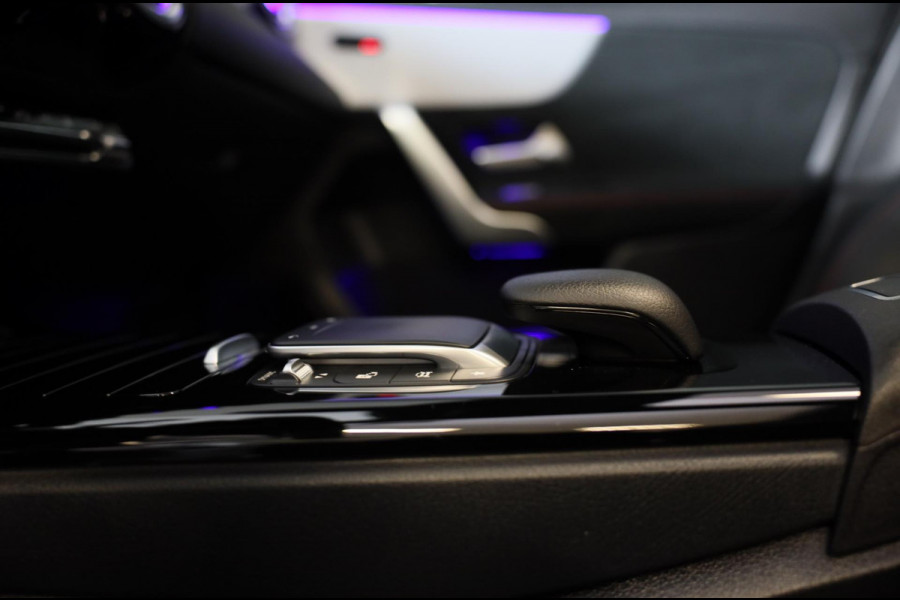 Mercedes-Benz A-Klasse 250 e AMG 45 Look / Acc / Memory / Lane Assist / Digital Cockpit / Sfeerverlichting / Camera / Pano / 18 In Mercedes-Benz A-Klasse 250 e AMG 45 Look / Acc / Memory / Lane Assist / Digital Cockpit / Sfeerverlichting / Camera / Pano / 18 In