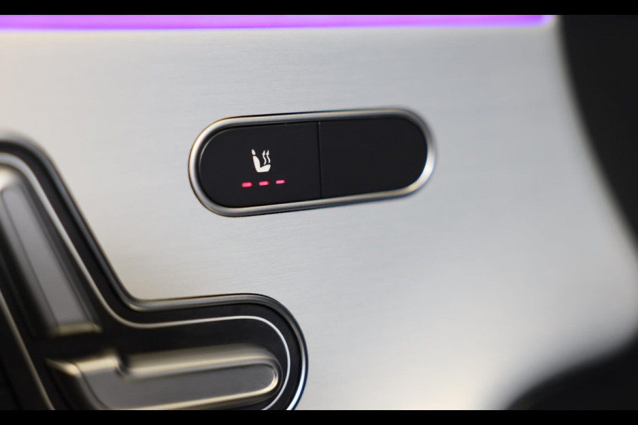 Mercedes-Benz A-Klasse 250 e AMG 45 Look / Acc / Memory / Lane Assist / Digital Cockpit / Sfeerverlichting / Camera / Pano / 18 In Mercedes-Benz A-Klasse 250 e AMG 45 Look / Acc / Memory / Lane Assist / Digital Cockpit / Sfeerverlichting / Camera / Pano / 18 In