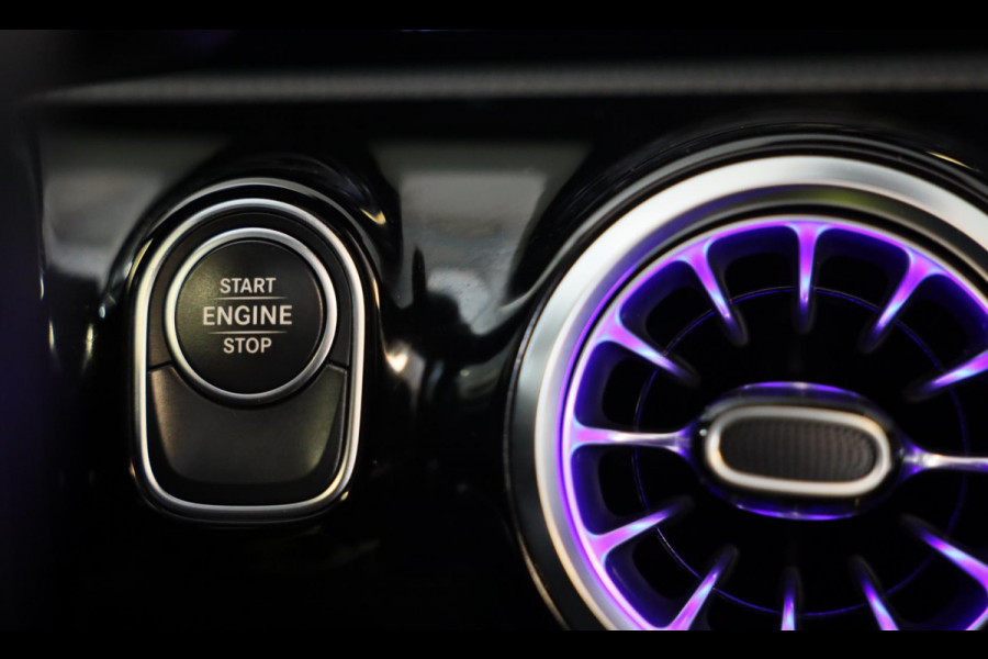 Mercedes-Benz A-Klasse 250 e AMG 45 Look / Acc / Memory / Lane Assist / Digital Cockpit / Sfeerverlichting / Camera / Pano / 18 In Mercedes-Benz A-Klasse 250 e AMG 45 Look / Acc / Memory / Lane Assist / Digital Cockpit / Sfeerverlichting / Camera / Pano / 18 In