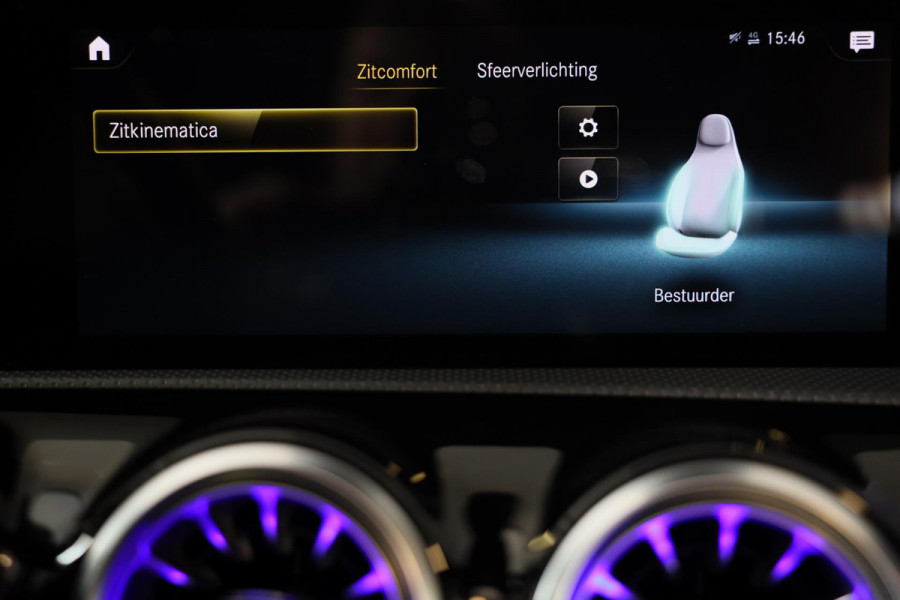 Mercedes-Benz A-Klasse 250 e AMG 45 Look / Acc / Memory / Lane Assist / Digital Cockpit / Sfeerverlichting / Camera / Pano / 18 In Mercedes-Benz A-Klasse 250 e AMG 45 Look / Acc / Memory / Lane Assist / Digital Cockpit / Sfeerverlichting / Camera / Pano / 18 In