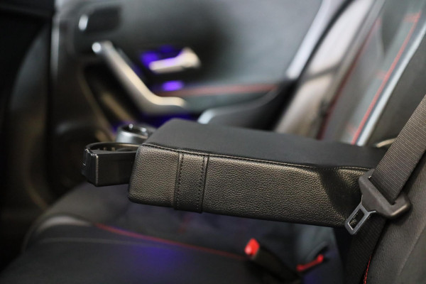 Mercedes-Benz A-Klasse 250 e AMG 45 Look / Acc / Memory / Lane Assist / Digital Cockpit / Sfeerverlichting / Camera / Pano / 18 In Mercedes-Benz A-Klasse 250 e AMG 45 Look / Acc / Memory / Lane Assist / Digital Cockpit / Sfeerverlichting / Camera / Pano / 18 In