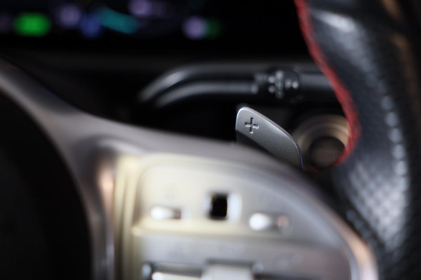 Mercedes-Benz A-Klasse 250 e AMG 45 Look / Acc / Memory / Lane Assist / Digital Cockpit / Sfeerverlichting / Camera / Pano / 18 In Mercedes-Benz A-Klasse 250 e AMG 45 Look / Acc / Memory / Lane Assist / Digital Cockpit / Sfeerverlichting / Camera / Pano / 18 In