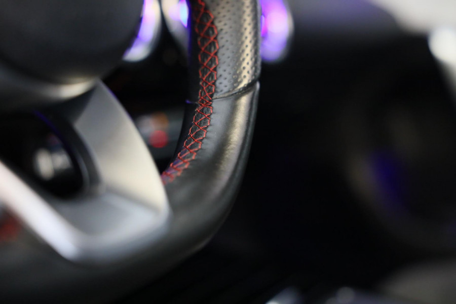 Mercedes-Benz A-Klasse 250 e AMG 45 Look / Acc / Memory / Lane Assist / Digital Cockpit / Sfeerverlichting / Camera / Pano / 18 In Mercedes-Benz A-Klasse 250 e AMG 45 Look / Acc / Memory / Lane Assist / Digital Cockpit / Sfeerverlichting / Camera / Pano / 18 In