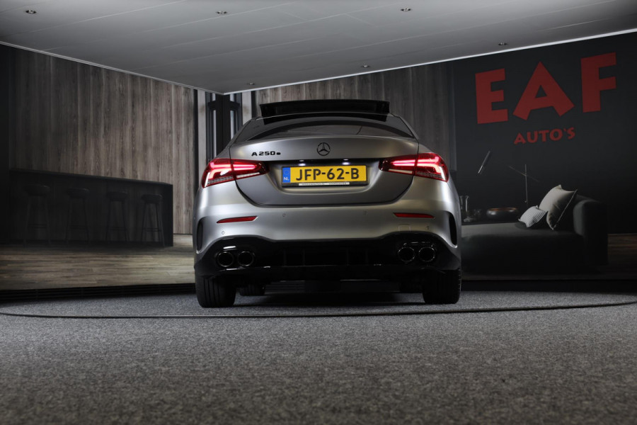 Mercedes-Benz A-Klasse 250 e AMG 45 Look / Acc / Memory / Lane Assist / Digital Cockpit / Sfeerverlichting / Camera / Pano / 18 In Mercedes-Benz A-Klasse 250 e AMG 45 Look / Acc / Memory / Lane Assist / Digital Cockpit / Sfeerverlichting / Camera / Pano / 18 In
