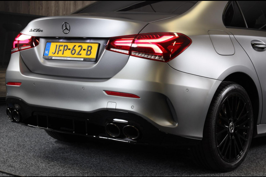 Mercedes-Benz A-Klasse 250 e AMG 45 Look / Acc / Memory / Lane Assist / Digital Cockpit / Sfeerverlichting / Camera / Pano / 18 In Mercedes-Benz A-Klasse 250 e AMG 45 Look / Acc / Memory / Lane Assist / Digital Cockpit / Sfeerverlichting / Camera / Pano / 18 In