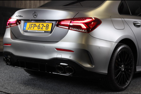 Mercedes-Benz A-Klasse 250 e AMG 45 Look / Acc / Memory / Lane Assist / Digital Cockpit / Sfeerverlichting / Camera / Pano / 18 In Mercedes-Benz A-Klasse 250 e AMG 45 Look / Acc / Memory / Lane Assist / Digital Cockpit / Sfeerverlichting / Camera / Pano / 18 In