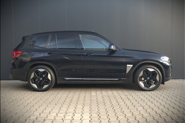 BMW iX3 High Executive 80 kWh | Panoramadak | Keyless | Stoelverwarming | Harman Kardon | Memory Seat | Head-Up Display | 360 Camera | Adaptief Onderstel | Trekhaak | Adaptive LED | Elektrische Stoelen | Apple Carplay | N BMW iX3 High Executive 80 kWh | Panoramadak | Keyless | Stoelverwarming | Harman Kardon | Memory Seat | Head-Up Display | 360 Camera | Adaptief Onderstel | Trekhaak | Adaptive LED | Elektrische Stoelen | Apple Carplay | N