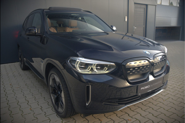 BMW iX3 High Executive 80 kWh | Panoramadak | Keyless | Stoelverwarming | Harman Kardon | Memory Seat | Head-Up Display | 360 Camera | Adaptief Onderstel | Trekhaak | Adaptive LED | Elektrische Stoelen | Apple Carplay | N BMW iX3 High Executive 80 kWh | Panoramadak | Keyless | Stoelverwarming | Harman Kardon | Memory Seat | Head-Up Display | 360 Camera | Adaptief Onderstel | Trekhaak | Adaptive LED | Elektrische Stoelen | Apple Carplay | N