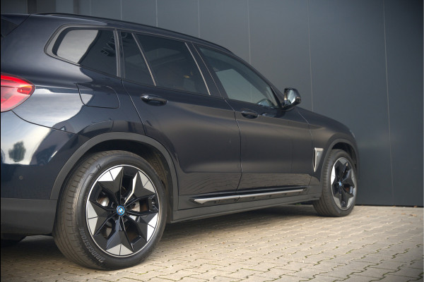 BMW iX3 High Executive 80 kWh | Panoramadak | Keyless | Stoelverwarming | Harman Kardon | Memory Seat | Head-Up Display | 360 Camera | Adaptief Onderstel | Trekhaak | Adaptive LED | Elektrische Stoelen | Apple Carplay | N BMW iX3 High Executive 80 kWh | Panoramadak | Keyless | Stoelverwarming | Harman Kardon | Memory Seat | Head-Up Display | 360 Camera | Adaptief Onderstel | Trekhaak | Adaptive LED | Elektrische Stoelen | Apple Carplay | N
