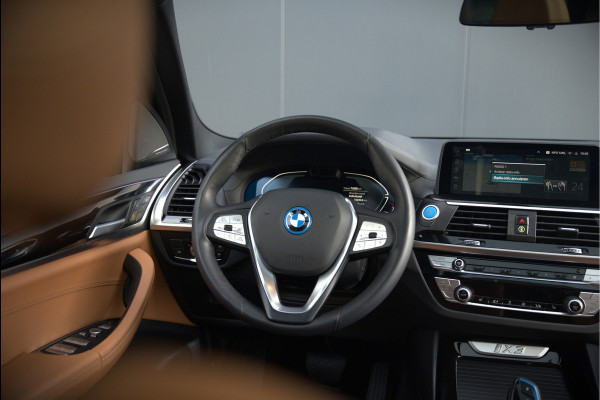BMW iX3 High Executive 80 kWh | Panoramadak | Keyless | Stoelverwarming | Harman Kardon | Memory Seat | Head-Up Display | 360 Camera | Adaptief Onderstel | Trekhaak | Adaptive LED | Elektrische Stoelen | Apple Carplay | N BMW iX3 High Executive 80 kWh | Panoramadak | Keyless | Stoelverwarming | Harman Kardon | Memory Seat | Head-Up Display | 360 Camera | Adaptief Onderstel | Trekhaak | Adaptive LED | Elektrische Stoelen | Apple Carplay | N