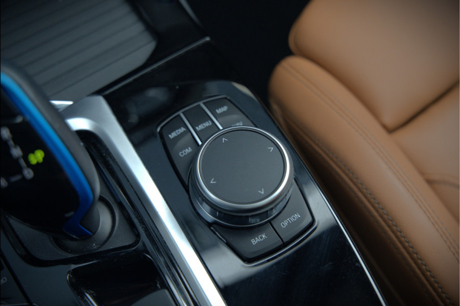 BMW iX3 High Executive 80 kWh | Panoramadak | Keyless | Stoelverwarming | Harman Kardon | Memory Seat | Head-Up Display | 360 Camera | Adaptief Onderstel | Trekhaak | Adaptive LED | Elektrische Stoelen | Apple Carplay | N BMW iX3 High Executive 80 kWh | Panoramadak | Keyless | Stoelverwarming | Harman Kardon | Memory Seat | Head-Up Display | 360 Camera | Adaptief Onderstel | Trekhaak | Adaptive LED | Elektrische Stoelen | Apple Carplay | N