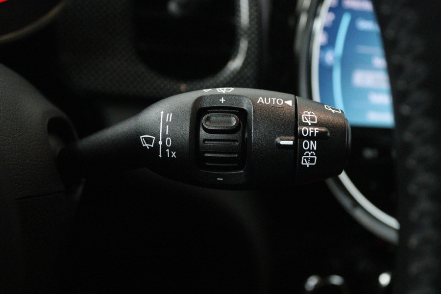 MINI Mini 1.5 John Cooper Works Automaat (HEAD-UP, GROOT-NAVIGATIE, STOELVERWARMING, CARPLAY, SPORTSTOELEN, LED, PDC)