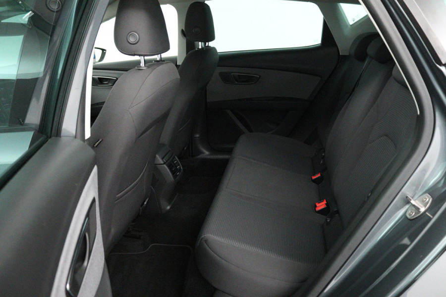 Seat Leon 1.0 EcoTSI Style Business Intense Automaat (NAVIGATIE, CARPLAY, CLIMA, PARKEERSENSOREN,