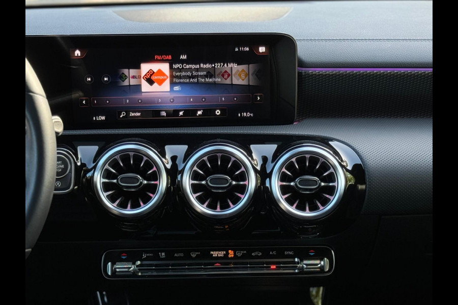 Mercedes-Benz CLA-Klasse 180 Luxury Line, widescreen, 1/2 leder, achteruitrijcamera, dealer onderhouden, nl auto met nap