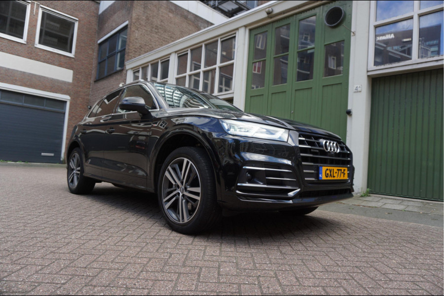 Audi Q5 55 TFSI e quattro Competition Aut7 | Black on Black | B&O | S-line | Virtual Cockpit | Adaptive cruise | Sfeerverlichting | Trekhaak |