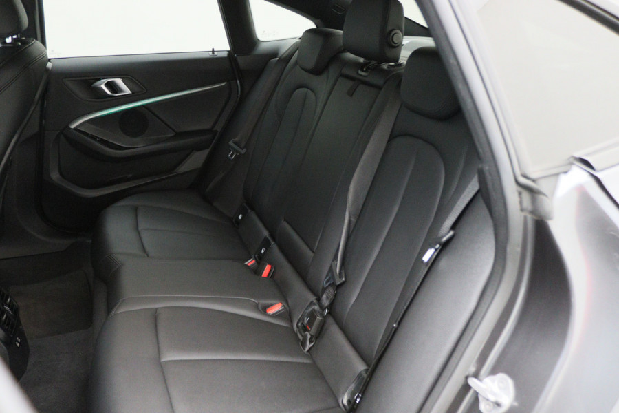 BMW 2 Serie Gran Coupé 218i High Executive Leer, HiFi Sound System, Camera, Cruise, Apple Carplay, DAB, Trekhaak, 19''