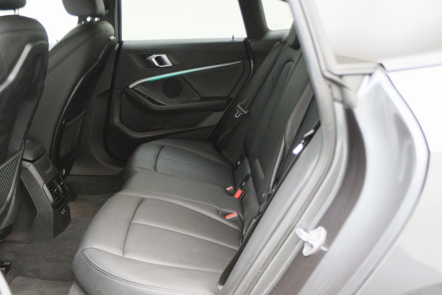 BMW 2 Serie Gran Coupé 218i High Executive Leer, HiFi Sound System, Camera, Cruise, Apple Carplay, DAB, Trekhaak, 19''