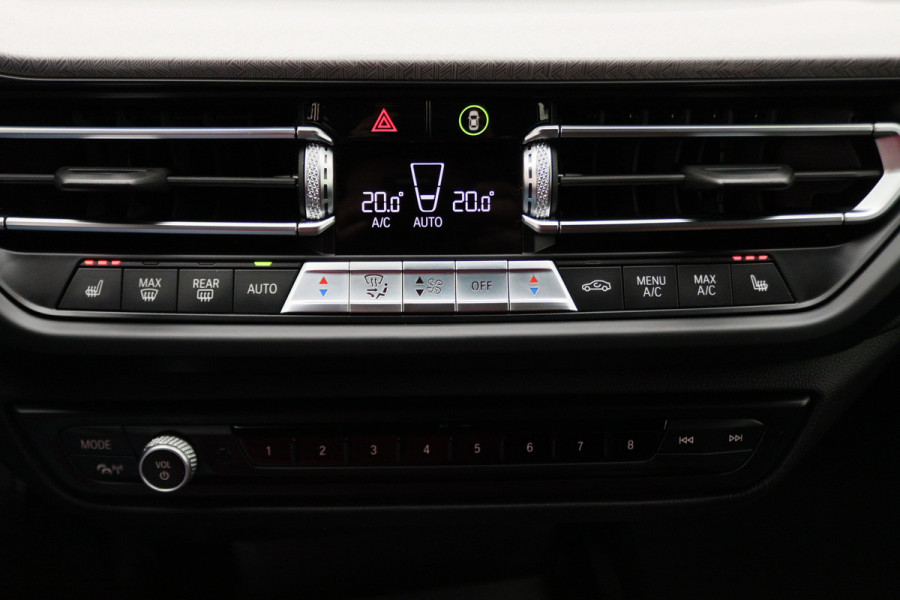 BMW 2 Serie Gran Coupé 218i High Executive Leer, HiFi Sound System, Camera, Cruise, Apple Carplay, DAB, Trekhaak, 19''
